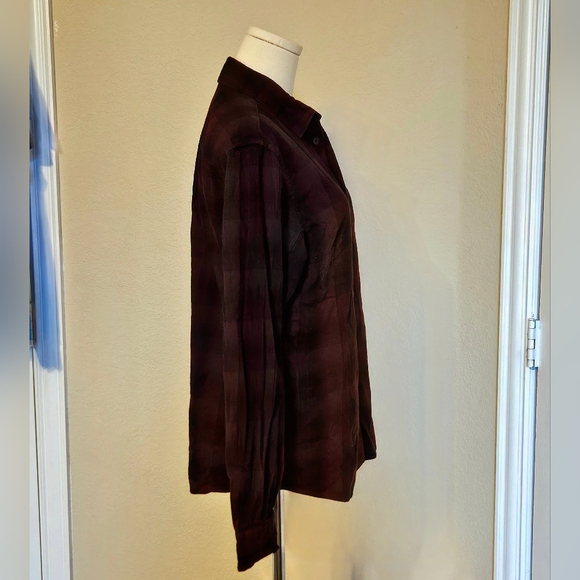 Apt. 9® Seriously Soft Slim-Fit Untucked Stretch Flannel Button-Down Size S - Picture 5 of 7